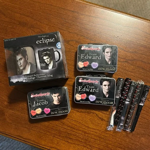 Set of Twilight Goodies - Picture 1 of 6